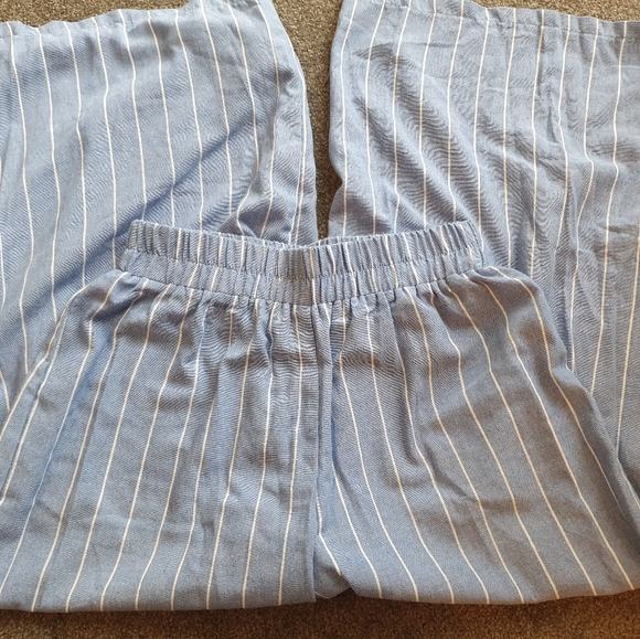 Wide leg pants - lightweight fabric - size small- Temt - Picture 3 of 5